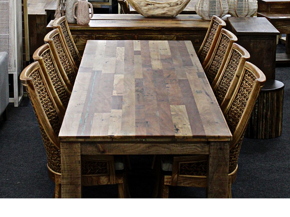 Salvar Dining Table